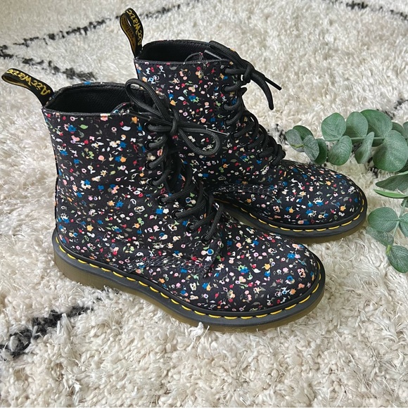 ❗️Sold❗️Dr. Martens • Page Courtney Floral Combat Boots Canvas Rubber Sole - Picture 2 of 16